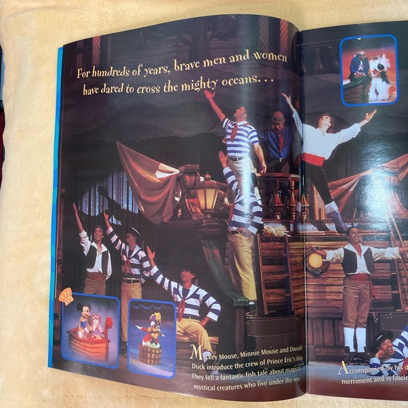 Disney On Ice The Little Mermaid program - Picture 4 of 15